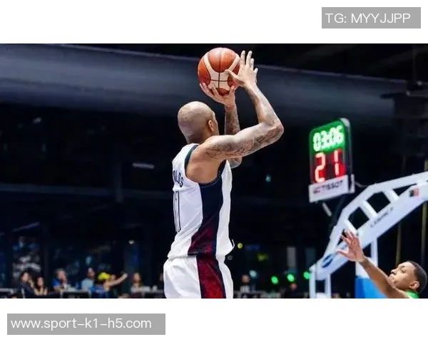 戈贝尔表现平平仅得6分8篮板球队失利显得毫无存在感